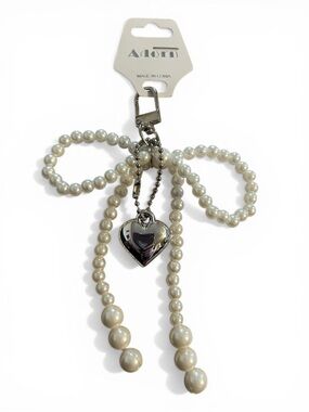 Adorn Pearl Bow w/ Heart bag Charm